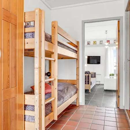 64 Apartment *